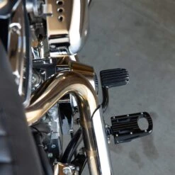 Punisher Foot Pegs H-D Classic - Black -Motor Parts Shop 012909 Biltwell Punisher Foot Pegs H D CLASSIC Black 3